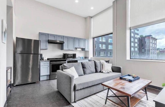 CozySuites Modern 1BR in Downtown Pitts #17