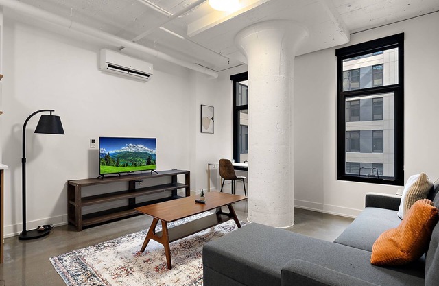 CozySuites NLG - Modern 1BR condo #02