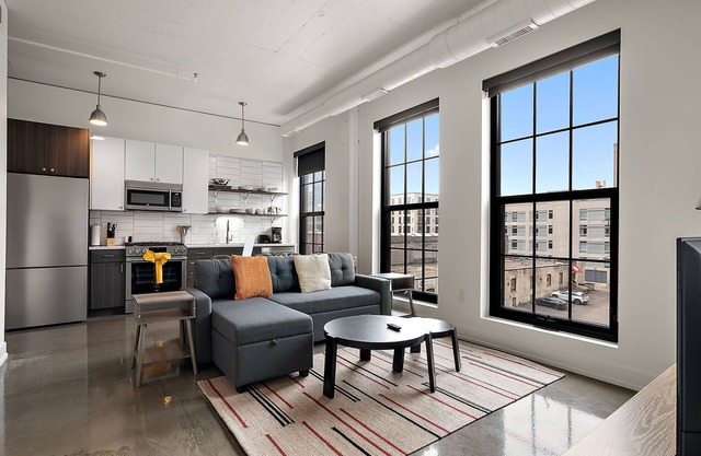 CozySuites NLG - Modern 2BR condo #15
