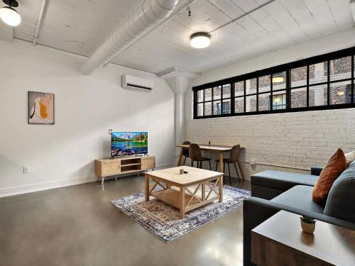 CozySuites NLG - Modern 2BR condo #10