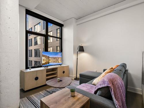 CozySuites NLG - Modern studio condo #20