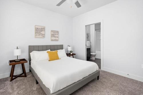 CozySuites Nora 2BR next to Whole Foods