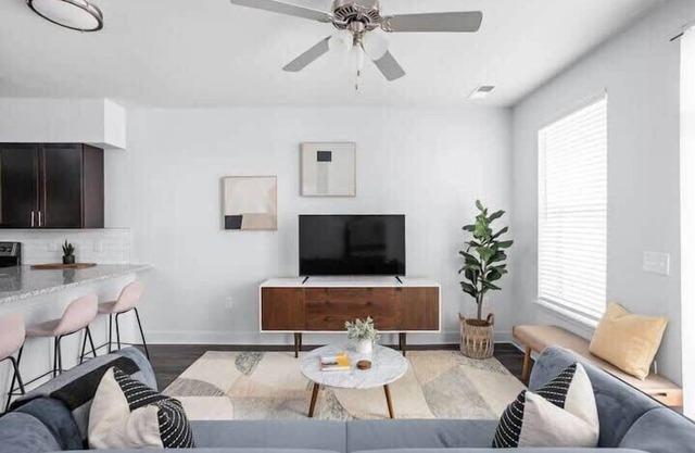 CozySuites Stunning 4BR next to Whole Foods