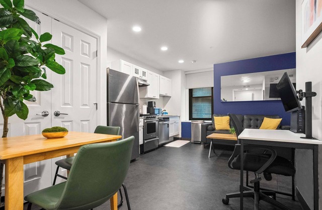 CozySuites Stunning 1BR in Downtown Pitts #1