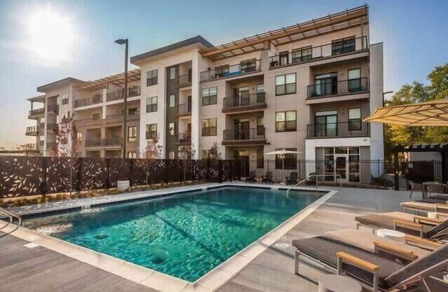 Cozysuites Upscale 2BR near Fashion Mall