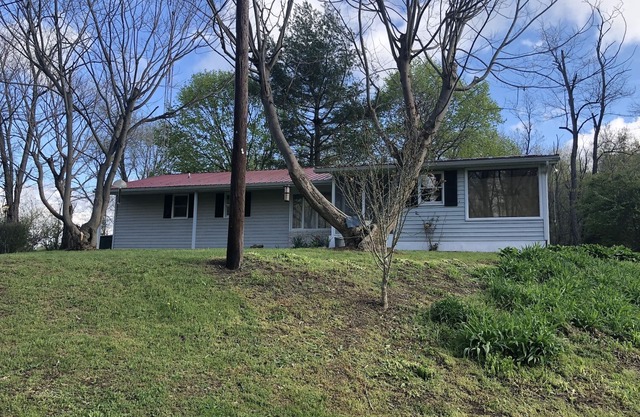 Cozytown Cottage near Whitetail Ski Resort and Hagerstown Maryland.