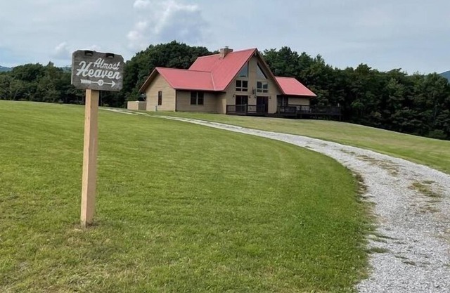 CR09-Extraordinary View, Private Log Home!