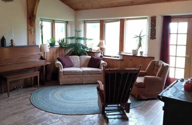 Craftsman Cottage Overlooking Rolling Pastures