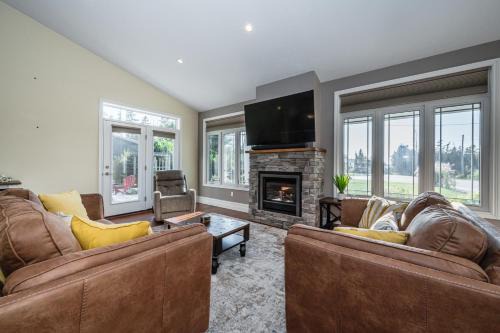 Craftsman Cottage With Hot Tub Near Beach
