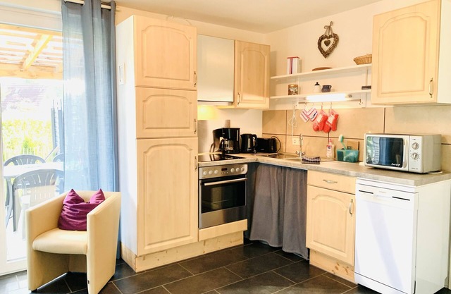 Craftsman/fitters' apartment "ERNIE" 2 bedrooms*2 bathrooms*covered south-facing terrace