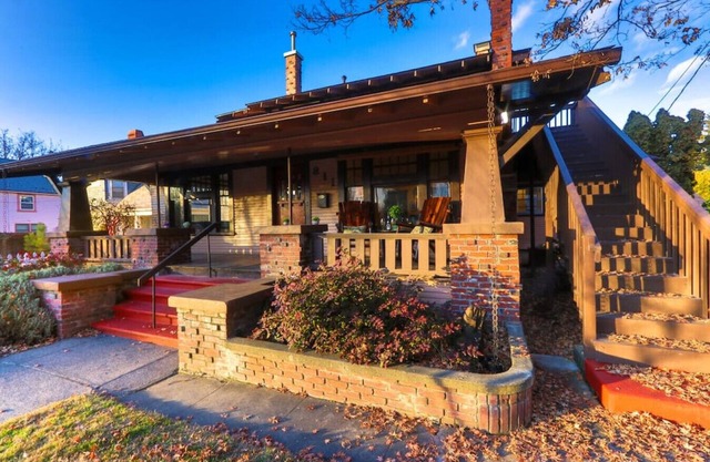 Craftsman on Whitman · Updated Craftsman on Whitman, Close to Everything!