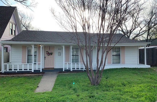 Crape Myrtle Cottage in McKinney Historic District