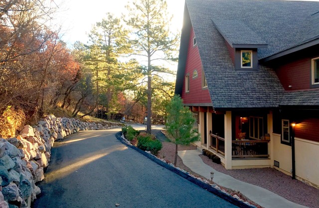 Creekside Bungalow Adjacent To Reservoir Trail On Private 3 acre lot!