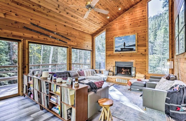 Creekside Cabin: Mountain Views, Fireplace & Sauna