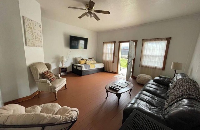 Creekside Cabin! Work Crews Welcome!