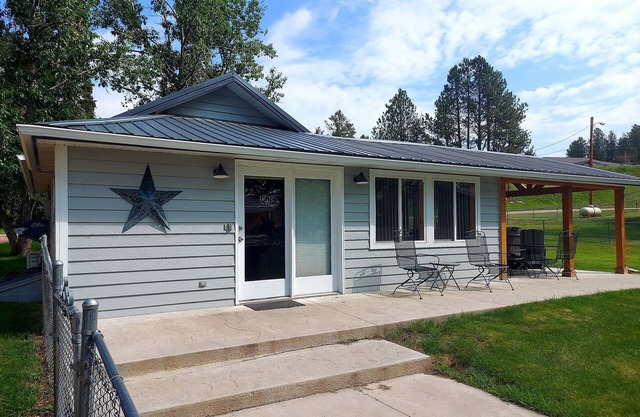 Creekside Custer Vacation Cabin