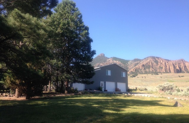 Creekworks Guesthouse, simple/clean apartment in the foothills of Wapiti Valley, mountain views!