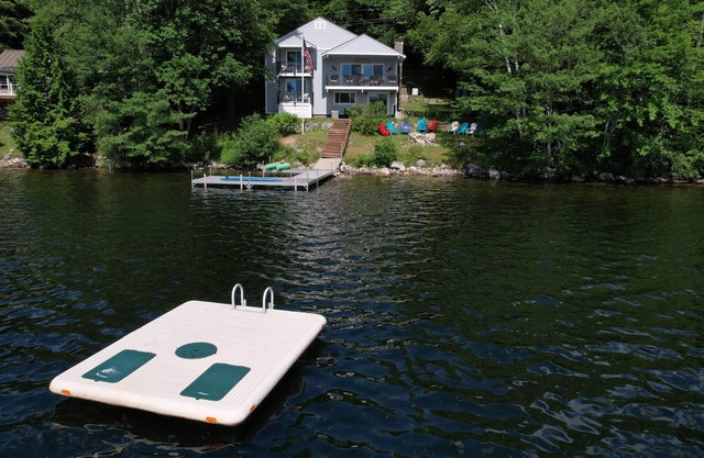 Crescent Lake Lakefront gorgeous sunsets, outdoor firepit , big dock, swim float