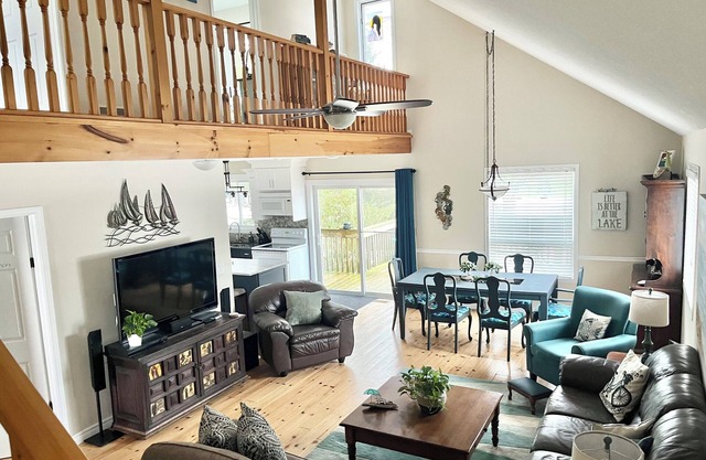 Crest Beach Lake House: 4-Season Getaway Between Bayfield and Grand Bend!