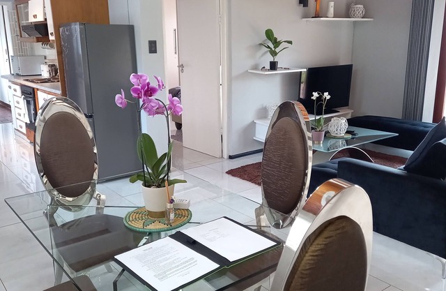 Crest Farm - Self-catering 2-bedroom, Wi-fi, Views, Swiming Pool