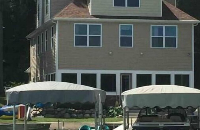 Crooked Lake - nice for big families! Near Pokagon