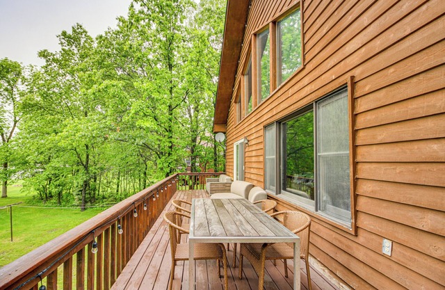 Cross Lake Retreat w/Dock, Deck & Paddleboards!