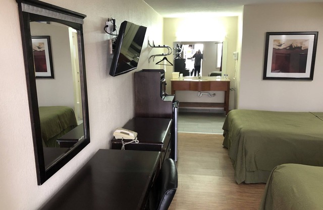 Crossroads Inn