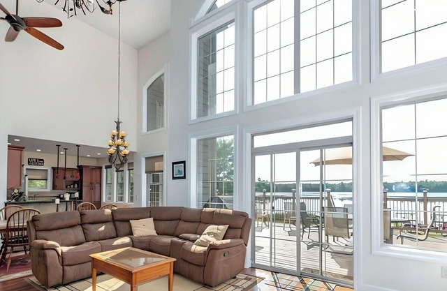 Crown Jewel of Lower Beverly Lake-The luxurious private and spacious lake house