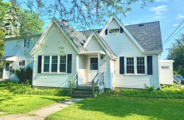Crown Point 1 Bedroom Stylish Apartment close to the Square/Downtown