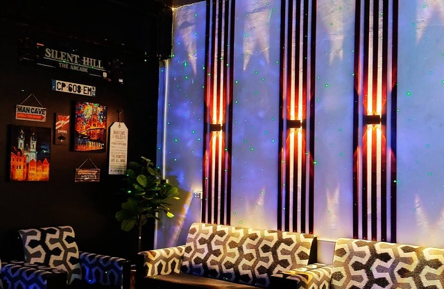 Crown Royale Hotel & Lounge