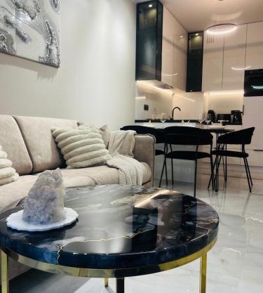 Crystal Luxury Apartment with Free Parking in Cracow for 4 Guests