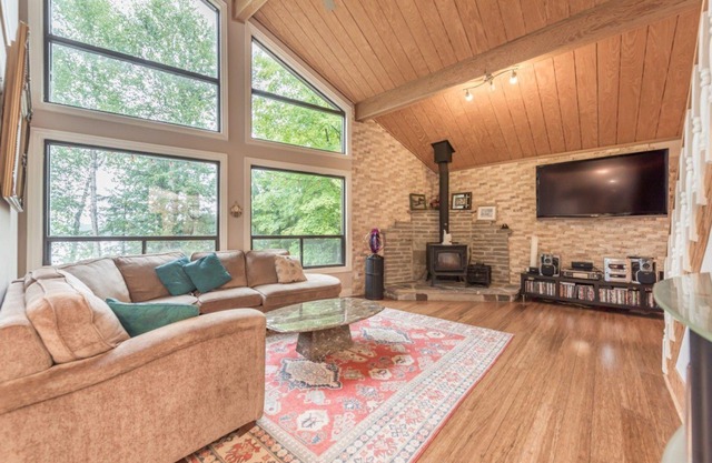 Crystal Palace Cottage, Kawartha Lakes