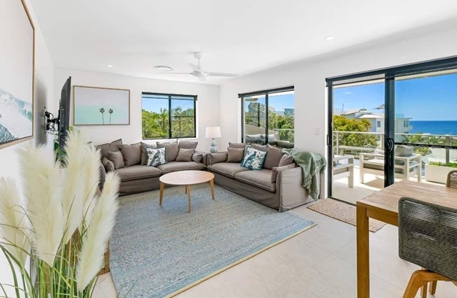 Crystal Shores Top Floor U/4, One Bedroom Premium Apartment, Stunning Sea View