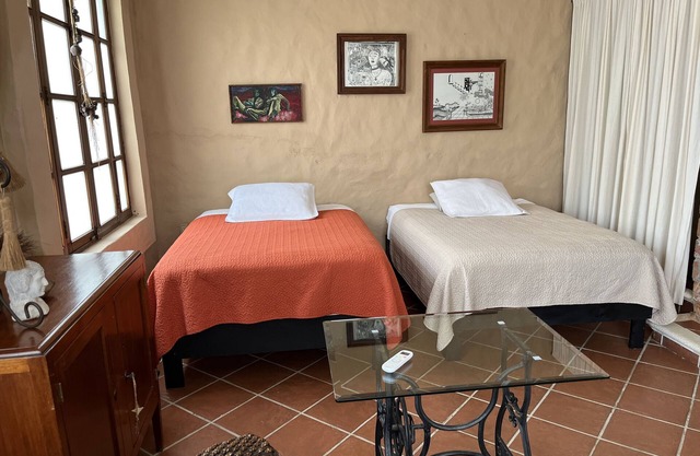 CUARTO DOBLE, BAÑO Y ACCESO INDEPENDIENTES