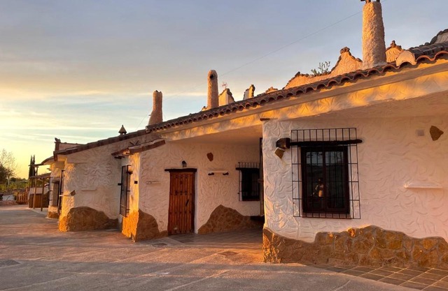 Cuevas El Atochal Orígenes