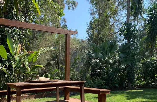 Currumbin Beach Villa-Tropical Garden-Pets Welcome-Short walk to Currumbin Beach