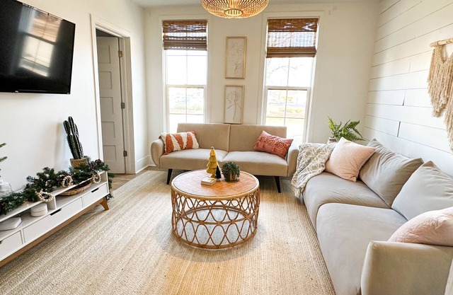 Cute 2 bed/1 bath Home a few Blocks Away from Haymarket.