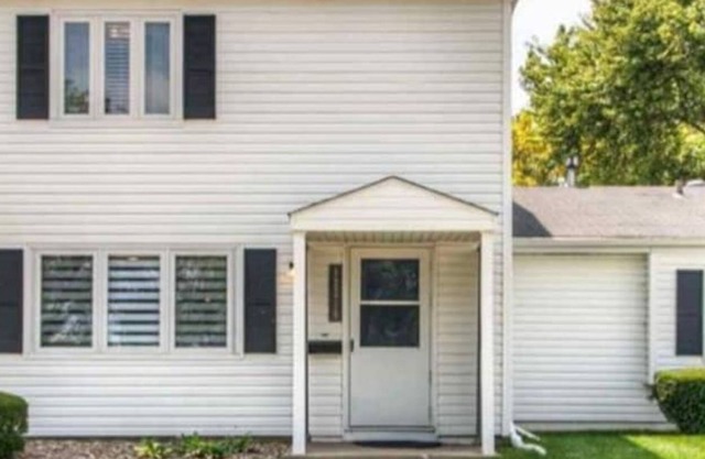 Cute and cozy updated condo
