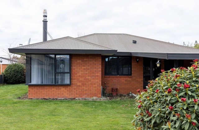 Cute as a button Methven