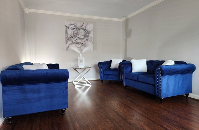Cute, clean, and cozy minutes to downtown Birmingham. With large kitchen/den.