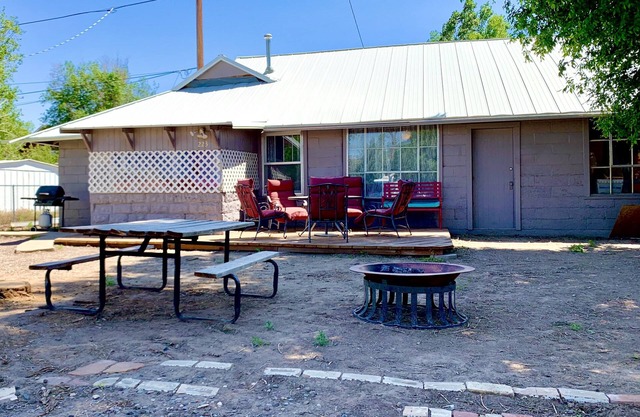 Cute & Comfortable!Walk to Hot Springs State Park & Big Horn River.Boat Parking!