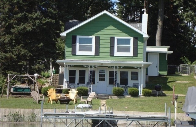 Cute Fisher Lake Cottage Available for Weekly Rent - Special Off-Season Rate!