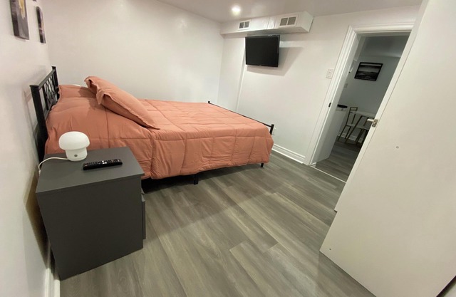 Cute Little Jr. 1Bdr Bsmt unit - Great location/Superclean