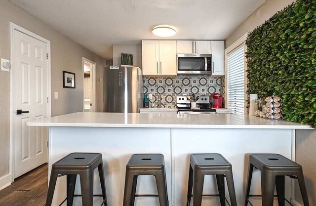 Cute Midtown 1 Bedroom