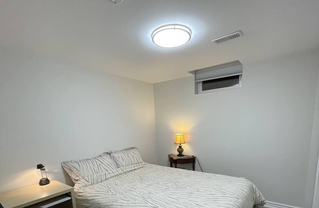 Cuzy 2 bedrooms basement apartment @ Aurora