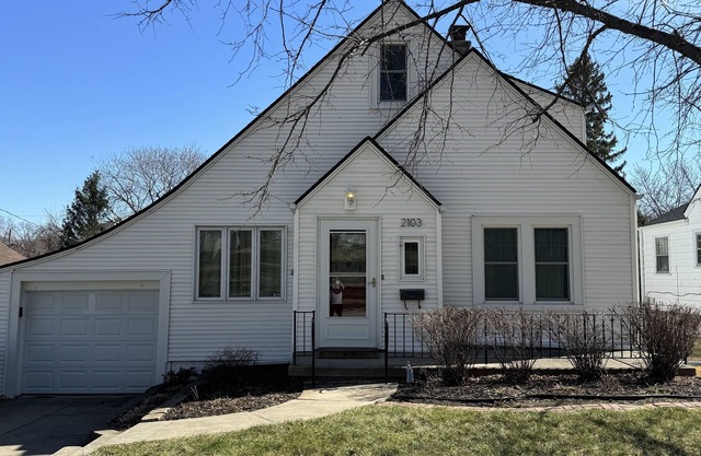 CWS Available! Cute 3 bedroom, 2 full bath 5 miles from Charles Schwab Field