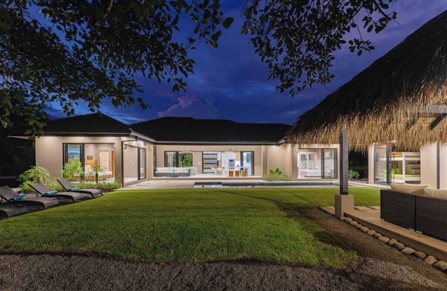 Daily Housekeeping, Beach club membership and space for up to 20 guests!
