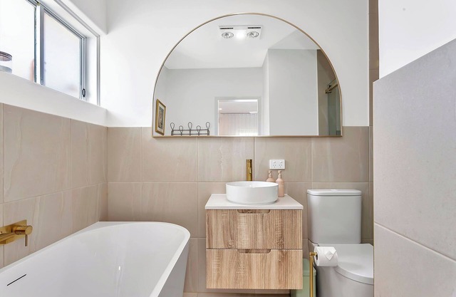 Daisy's Beachside Cottage-Picnic Garden, Pool Table & Games in Port Noarlunga