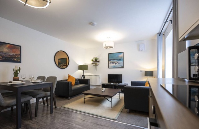 Dalmore Apartment - an apartment that sleeps 4 guests in 2 bedrooms
