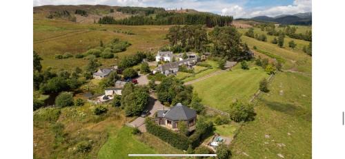 Dalnoid Cottages & Treehouses Nr Glenshee